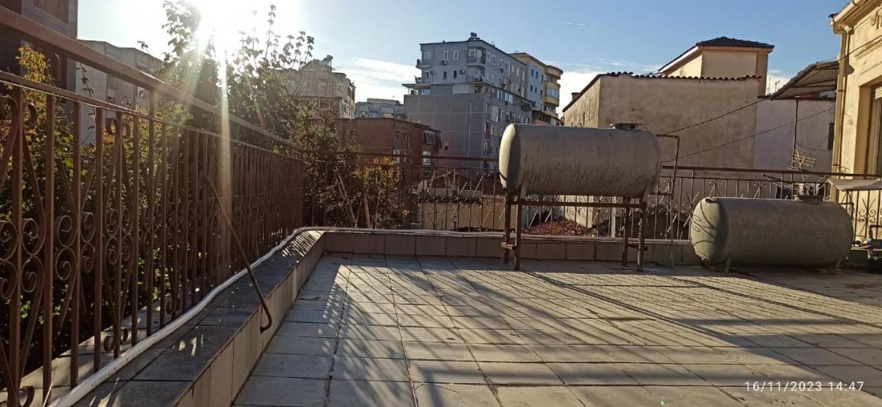 Royal Hostel Tirana Buitenkant foto