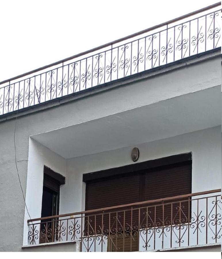 Royal Hostel Tirana Buitenkant foto