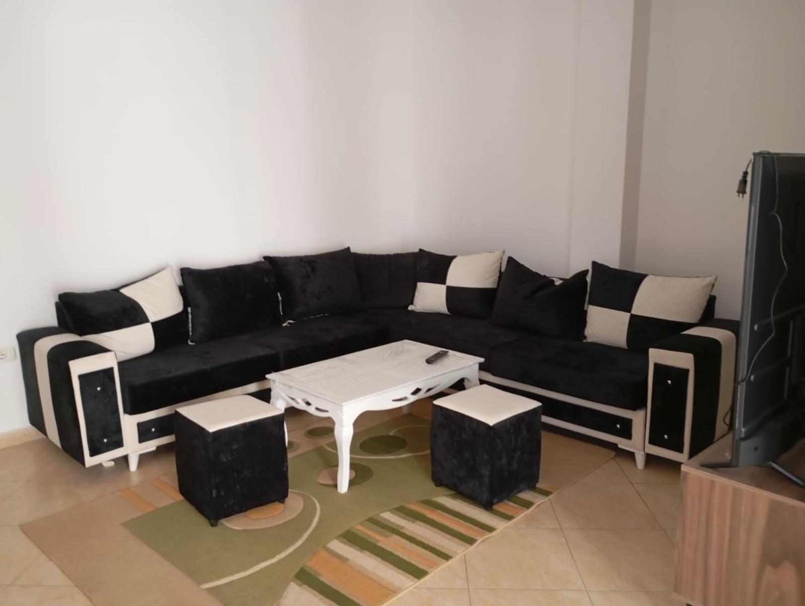 Royal Hostel Tirana Buitenkant foto