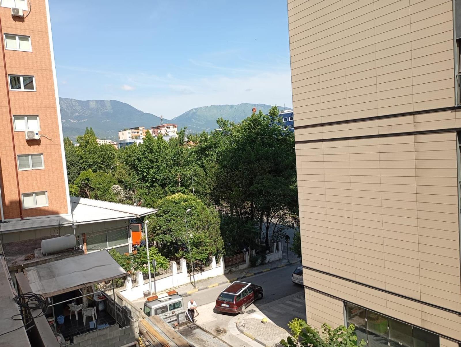 Royal Hostel Tirana Buitenkant foto
